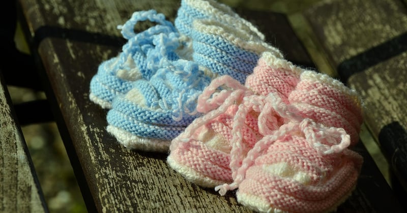 Faire-part de naissance dans le monde : ces traditions culturelles qui nous émerveillent